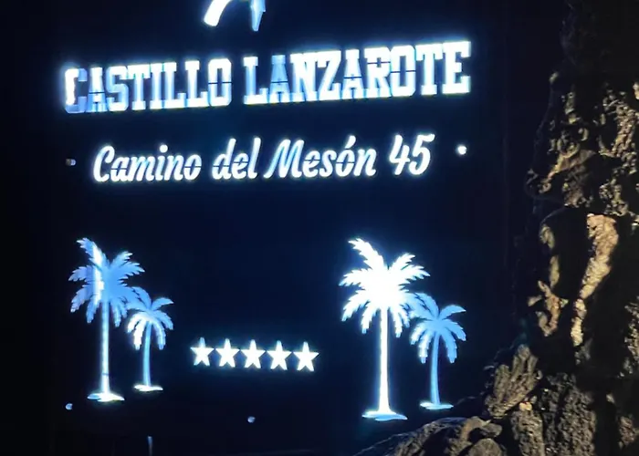 Castillo Lanzarote Winni - Luxury - Pet Friendly With Heated Pool Vakantiehuis