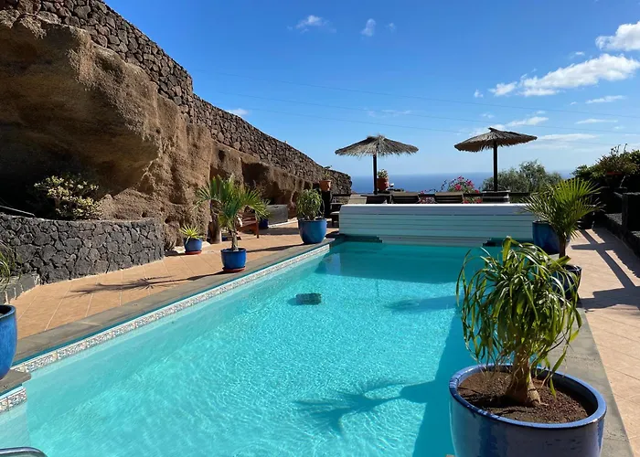 Vakantiehuis Castillo Lanzarote Winni - Luxury - Pet Friendly With Heated Pool *