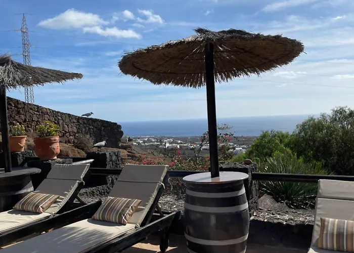 Castillo Lanzarote Winni - Luxury - Pet Friendly With Heated Pool Vakantiehuis *