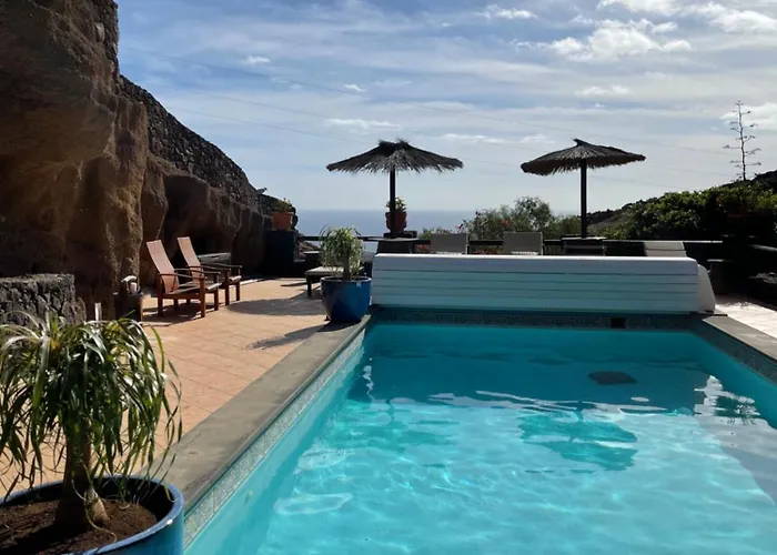 Vakantiehuis Castillo Lanzarote Winni - Luxury - Pet Friendly With Heated Pool