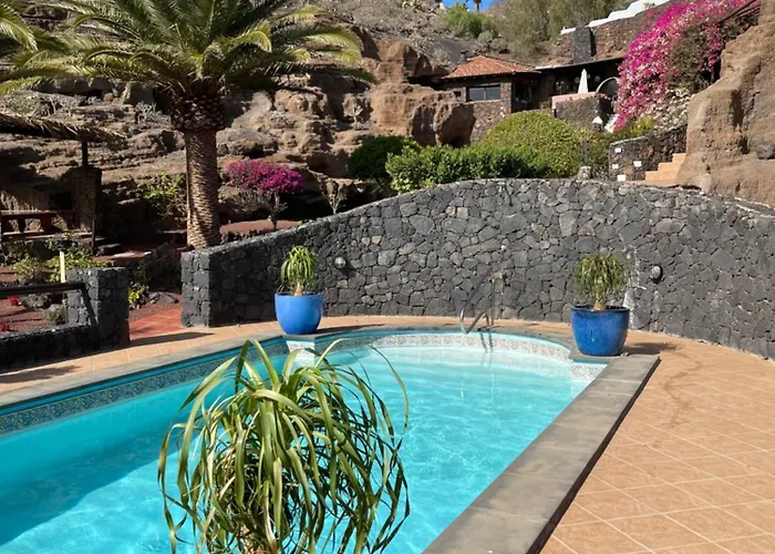 Castillo Lanzarote Winni - Luxury - Pet Friendly With Heated Pool Vakantiehuis