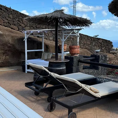 Semesterbostad Castillo Lanzarote Winni - Luxury - Pet Friendly With Heated Pool