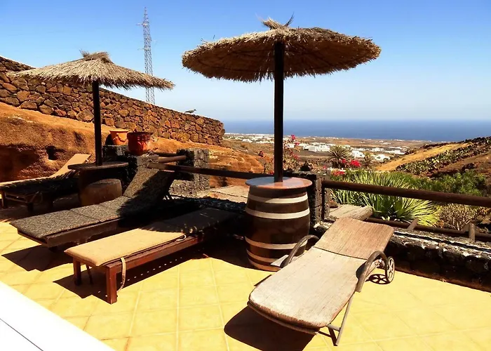 Castillo Lanzarote Winni - Luxury - Pet Friendly With Heated Pool Vakantiehuis