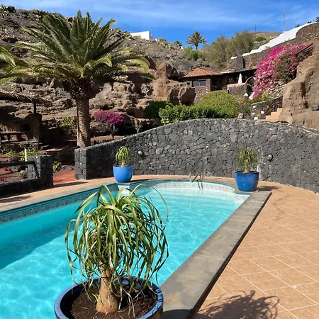 Castillo Lanzarote Winni - Luxury - Pet Friendly With Heated Pool בית נופש