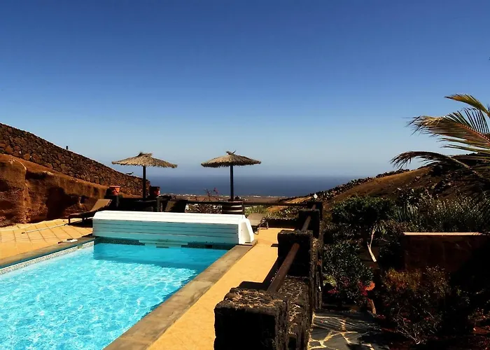Semesterbostad Castillo Lanzarote Winni - Luxury - Pet Friendly With Heated Pool *